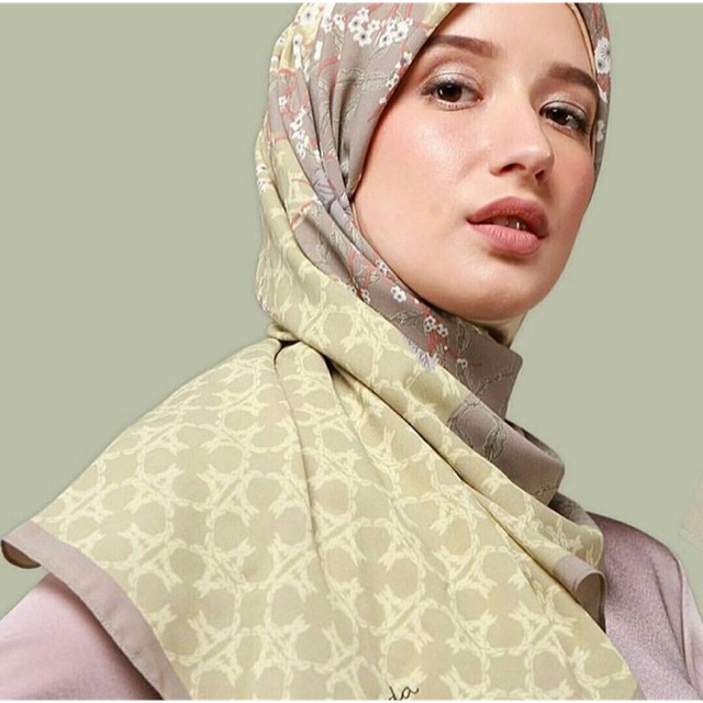 Ria Miranda scarf