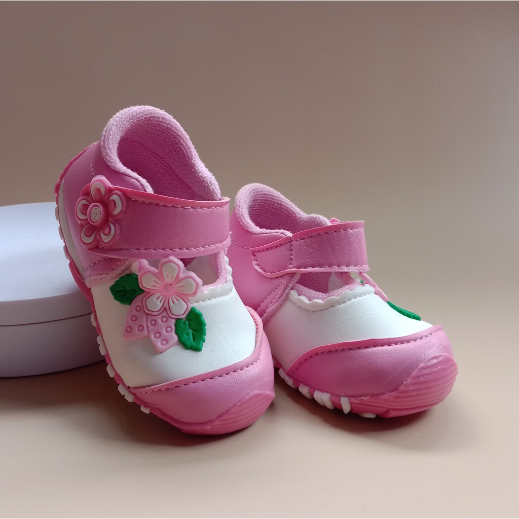 Sepatu bunyi cit cit anak perempuan usia 1-3 tahun /sepatu anak perempuan casual/sepatu bayi murah - strawbery