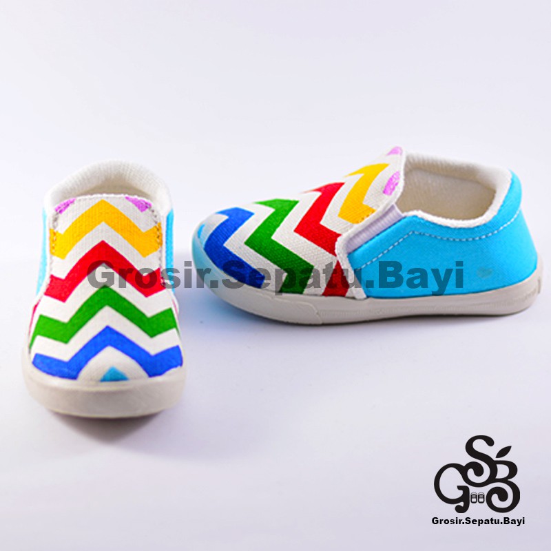 sepatu anak perempuan slip on motif rainbow zigzag murah