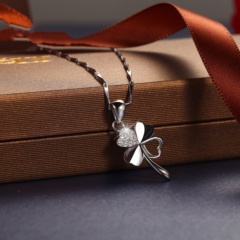 [Ready Stock]Fashion Silver Plated Short Necklace Simple Four-Leaf Clover Pendant