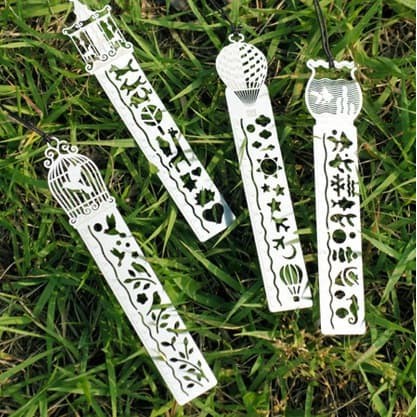 

Penggaris Bookmarker Logam Tipis Aneka Motif (10cm)