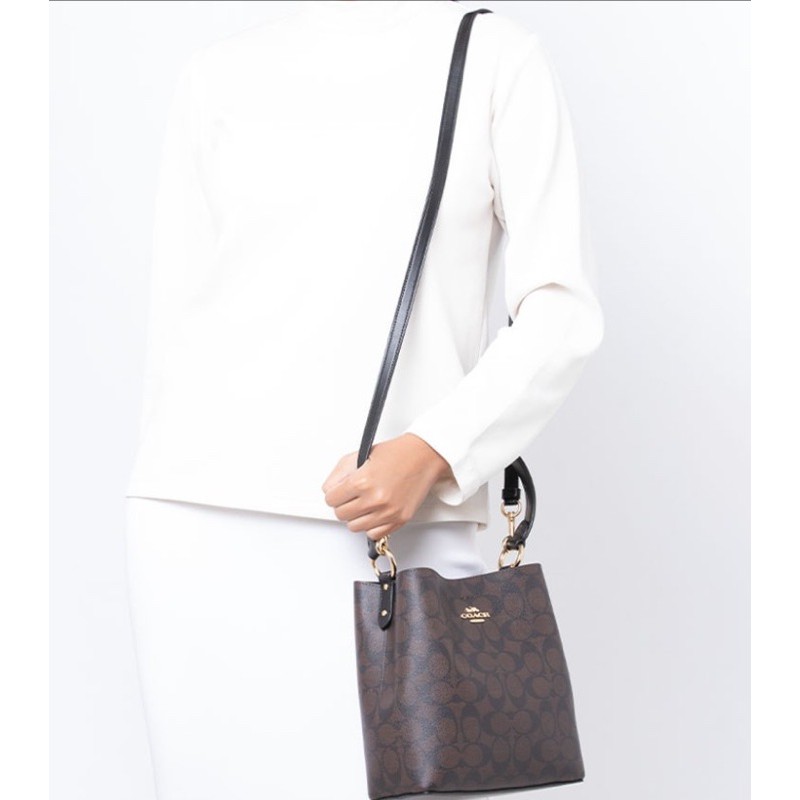 CH SMALL TOWN BUCKET BAG IN SIGNATURE CANVAS (2312)