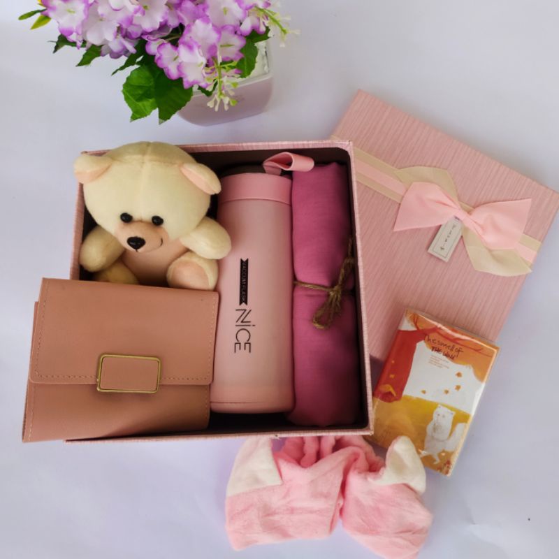 

Hampers kado ulang tahun cewek anniversary hadiah nikahan gift box souvenir bingkisan