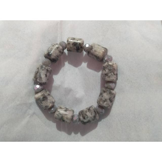 Gelang Batu Labrador