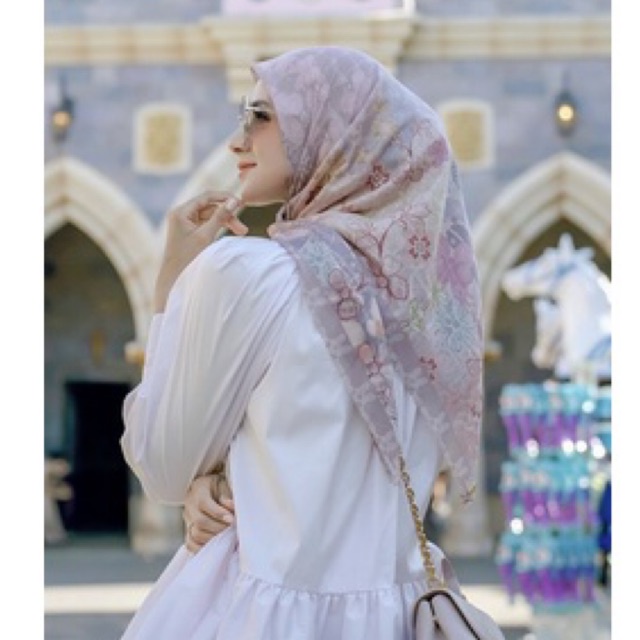 The Dream Park Buttonscarves Viola