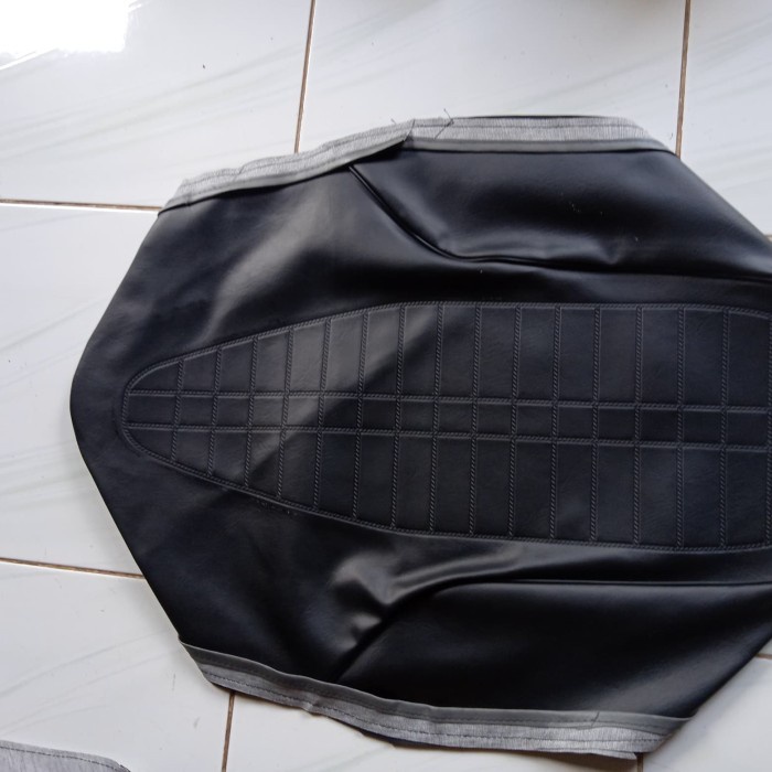 sarung kulit / cover jok motor C 70