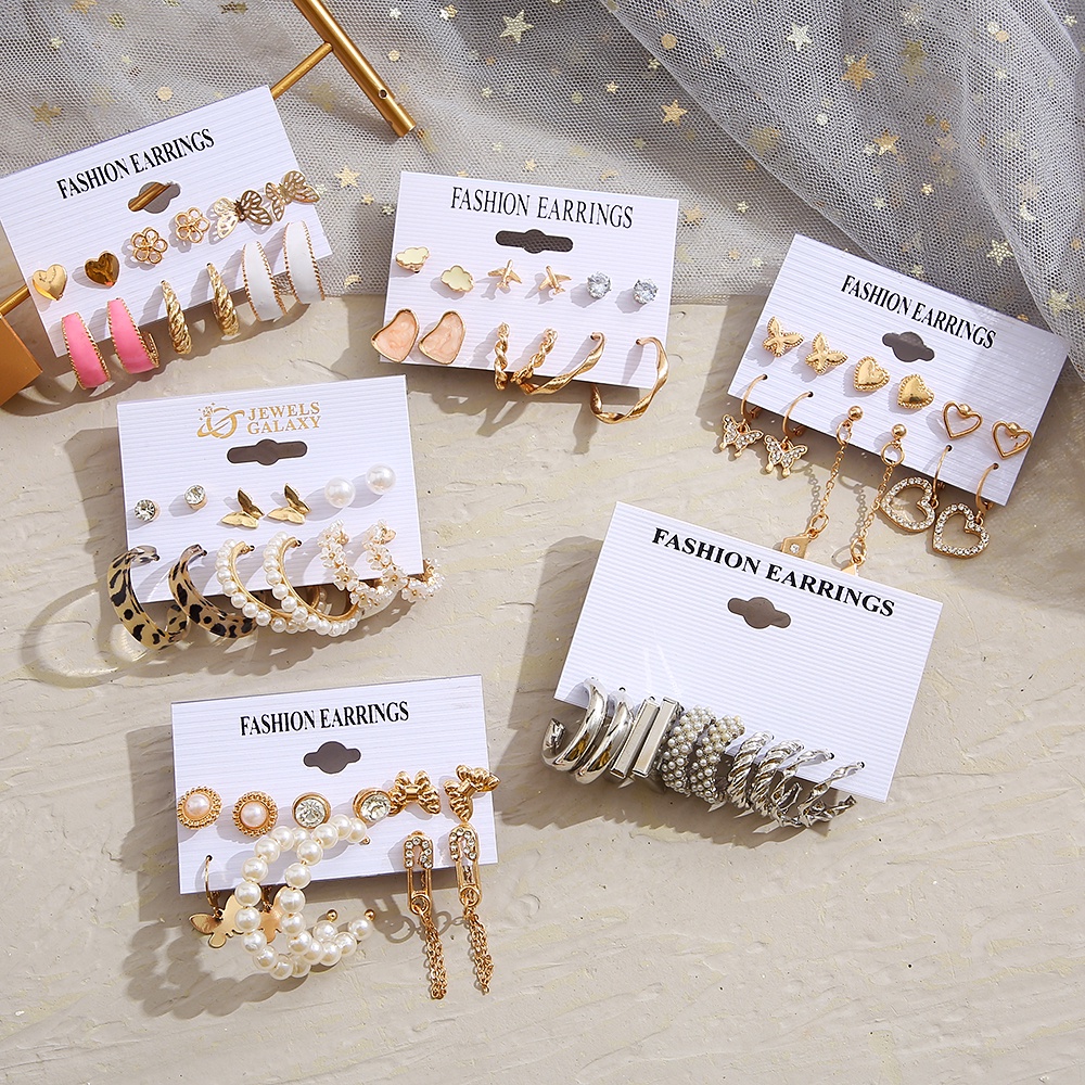 Anting Stud Desain Kepingan Salju Mutiara Berlian Bahan Logam Warna Emas Untuk Wanita