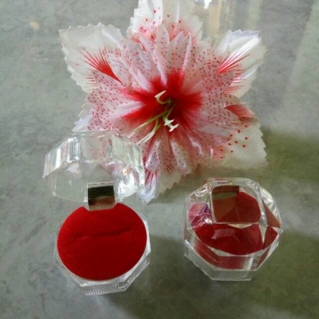 Akrilik tempat cincin