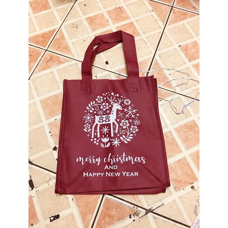 

TAS KAIN SPUNBOND GOODIE BAG 25.5 X 23.5 X 28 KUE NASI KOTAK BESEK CHRIMAS NATAL BOX