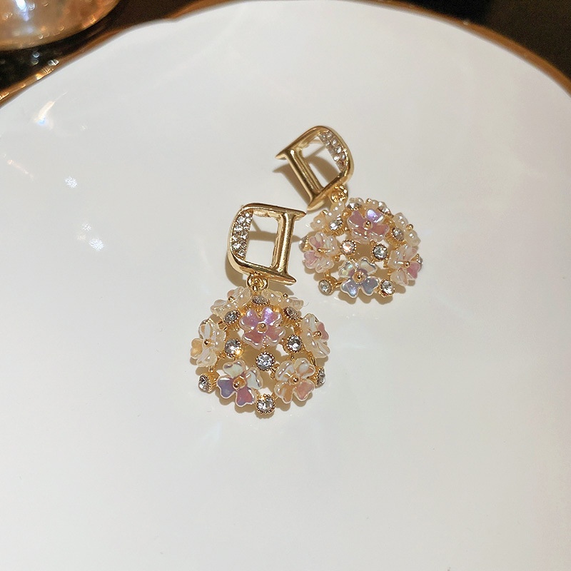 Anting Tusuk Gantung Bentuk D Desain Bunga Hias Berlian Gaya Elegan Untuk Wanita