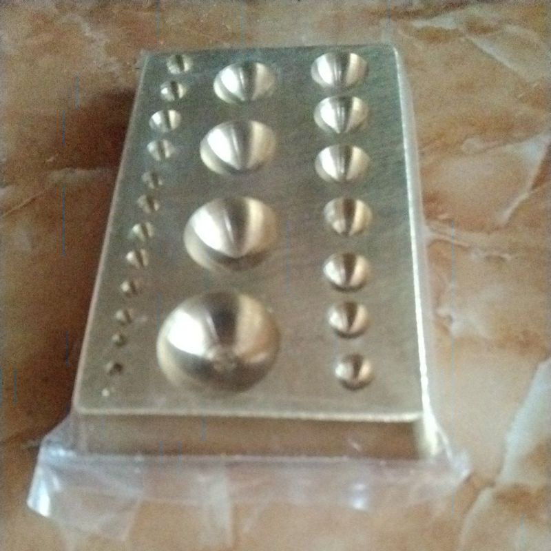 lumpang kancing Kuningan bentuk lempeng