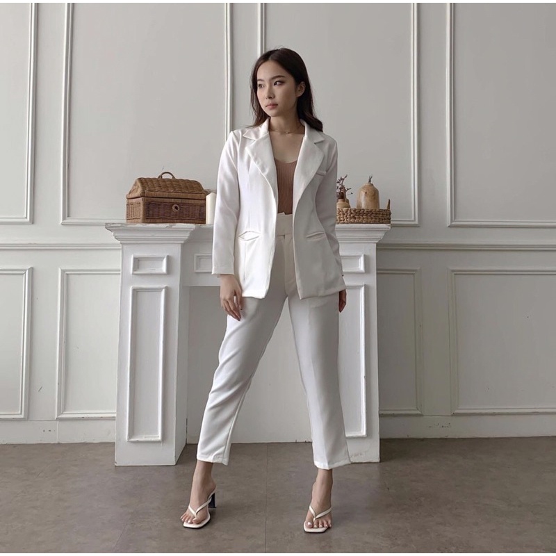 LARA BLAZER WITH POCKETS - BLAZER FORMAL KANTOR POLOS KOREA - JAS LENGAN TANGAN PANJANG - PAKAIAN WANITA - HADIAH / KADO ULTAH CEWEK