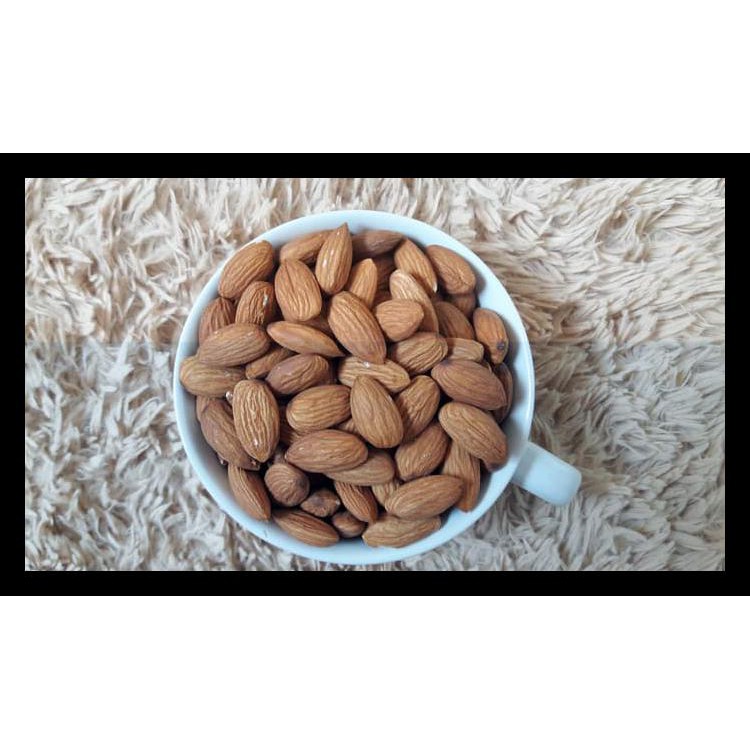 

Natural Almond 1 Kg Whole Raw / Mentah Kulit Ari / Kacang Almon 1000Gr Bermutu