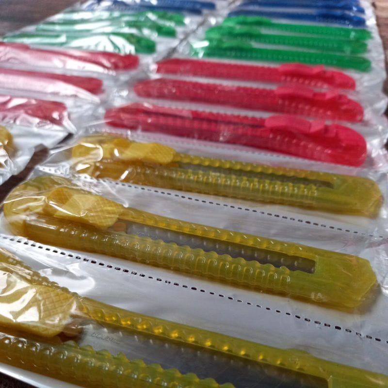 

Pisau cutter Besar, Kecil dan Pemes