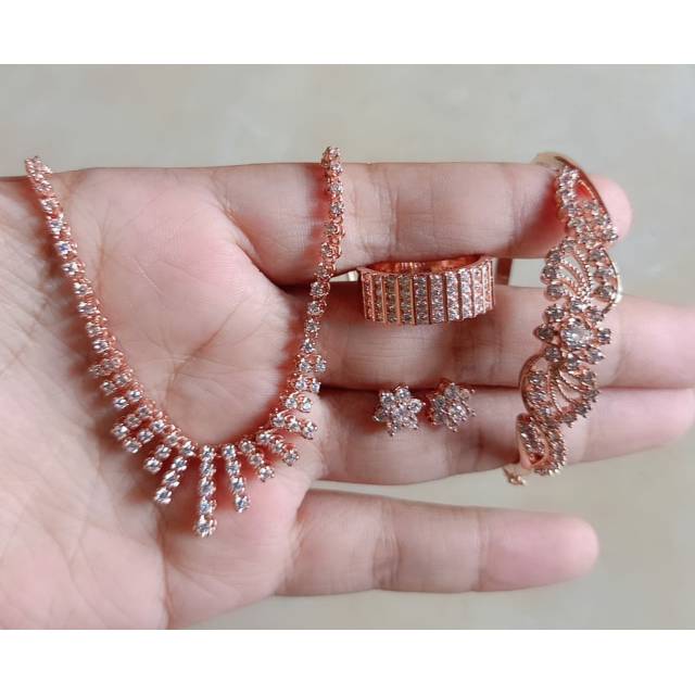 Perhiasan Replika Berlian Medan - Lapis Emas 18k