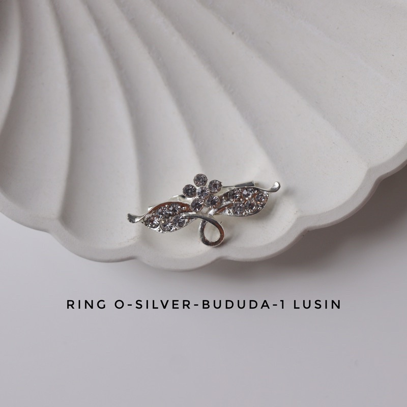 1 Lusin / 12 Pcs Bros Dagu Ring O Lusinan Part 3 Bros Dagu Warna Silver Bros Mini Bros Kecil Bros Jilbab Bros Hijab Bros Daily Bros Simple Bros Lucu Bros Imut Bros Cewek Bros Pin Bros Tuspin Bros Pin Brooch Korean Style Bros Bahan Bros Juntai Bahan Bros-O-SILV-BUDUDA-1LSN