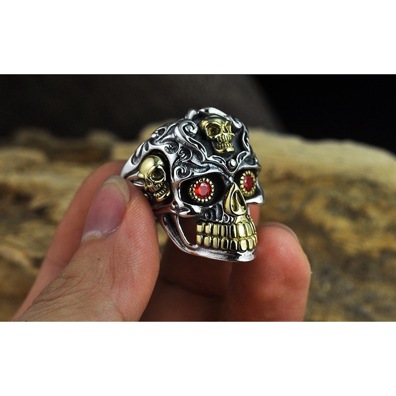 Cincin Motif Kepala Tengkorak Bahan Stainless Steel Gaya Retro Punk untuk Pria