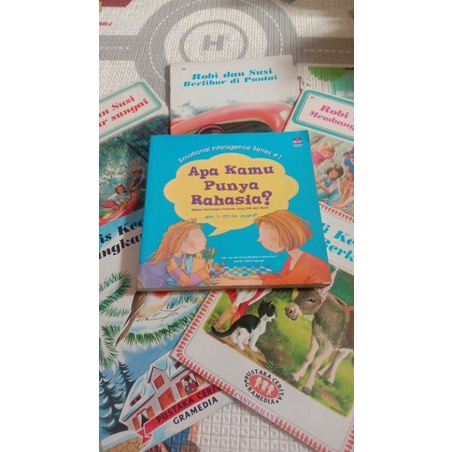 BUKU CERITA ANAK PUSTAKA CERITA GRAMEDIA ROBI DAN SUSI