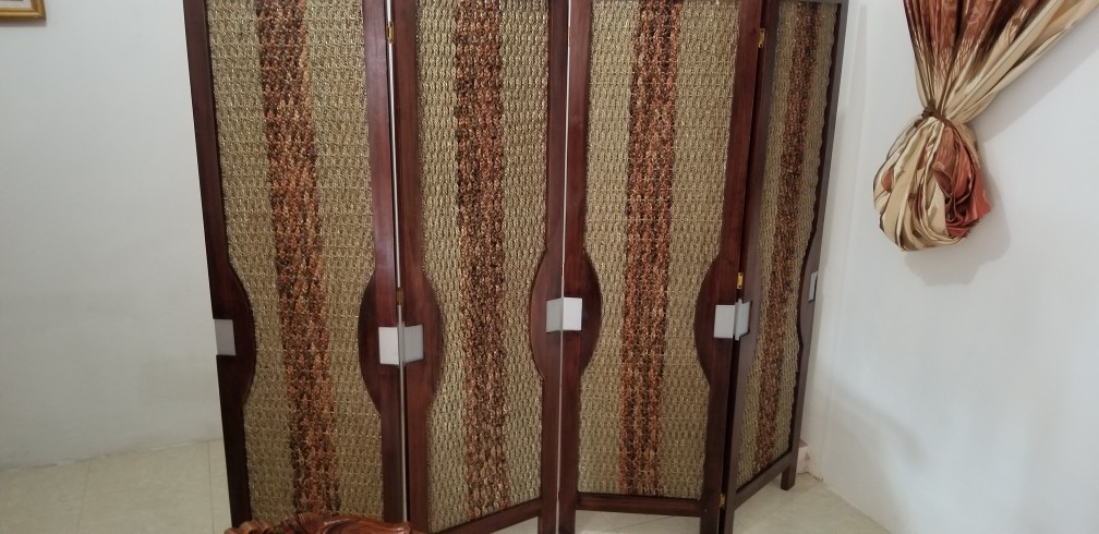 Penyekat Partisi Ruangan Alminy 4 Daun | Pembatas Sketsel Kayu | Wood Divider