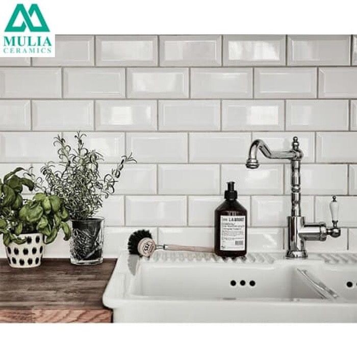 KERAMIK DINDING MULIA SIGNATURE SUBWAY BEVEL 10X20 CM / PUTIH / WHITE