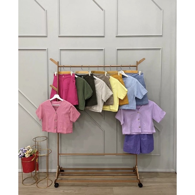 Setelan linen kemeja & celana pendek casual
