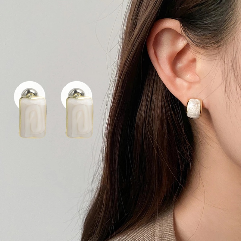 1 Pasang Anting Stud Enamel Glaze Bentuk C Geometris Gaya Retro Untuk Wanita