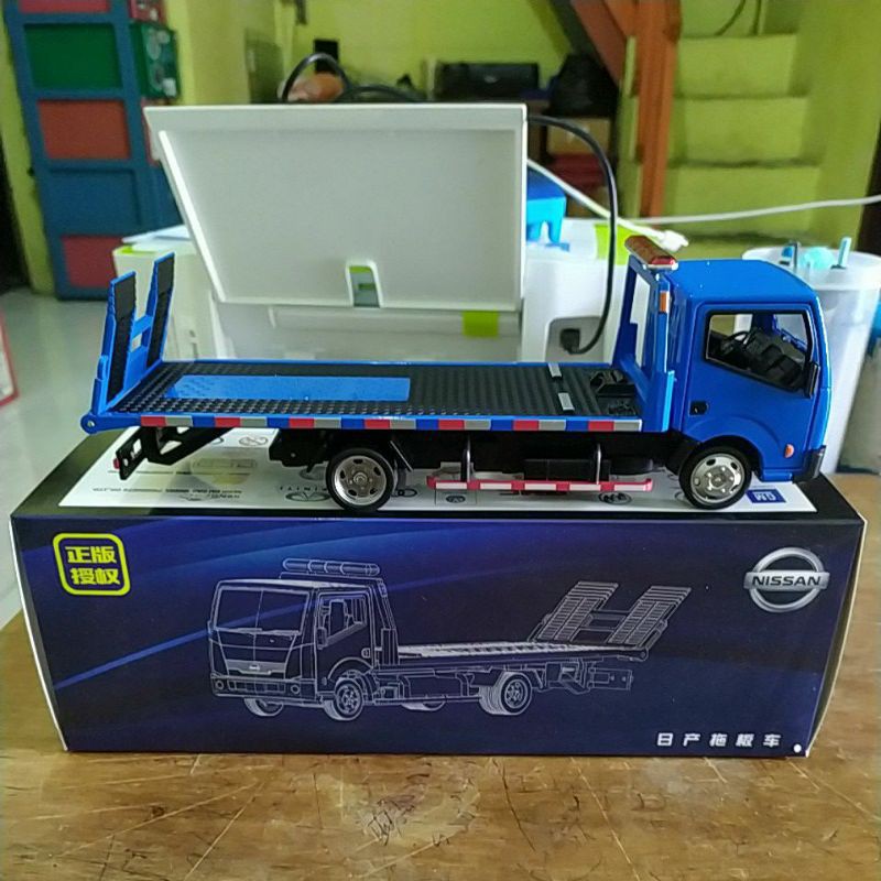 Diecast Miniatur  Truk  Towing Nissan Cabstar Mobil Truck 