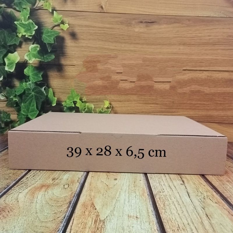 

kardus/box 39x28x6,5cm....die cut