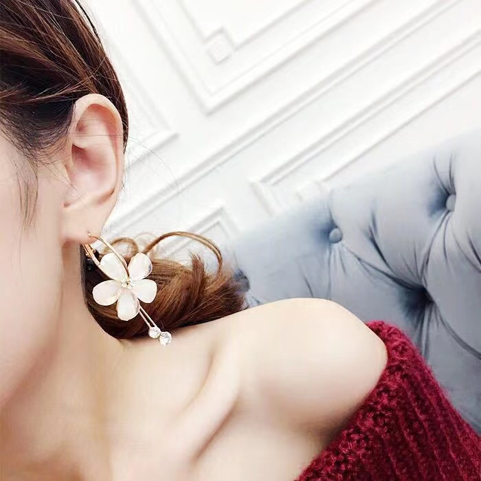 Anting Hook Wanita Bunga Putih Rumbai Aksesoris Wanita - Fashion Earrings Import