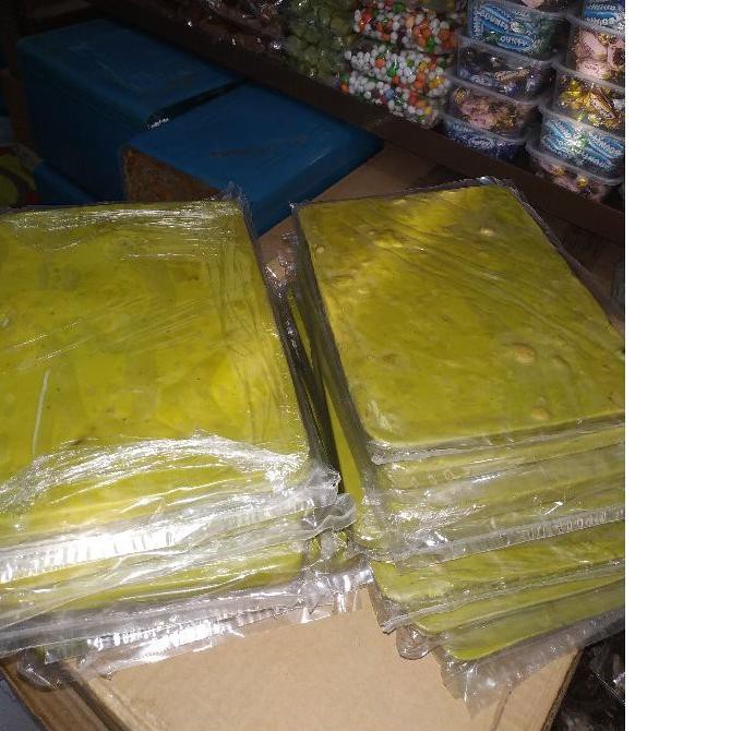 

Termurah!! KODE-764 SILVERQUEEN GREENTEA 350gr ISI ALMOND