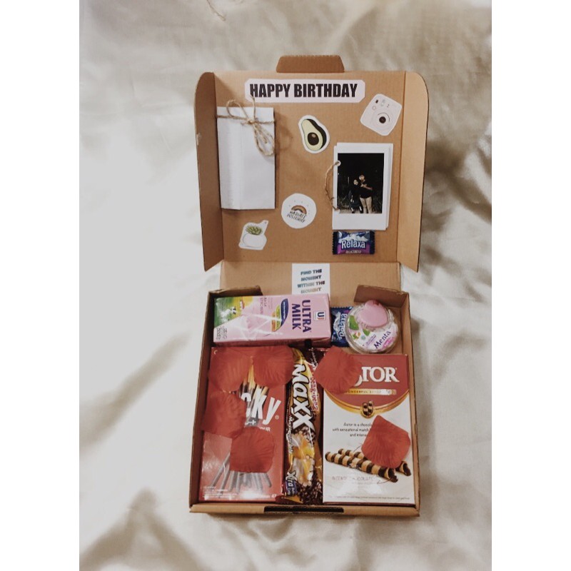 

gift box/hampers (ulang tahun /aniverssary ) murah