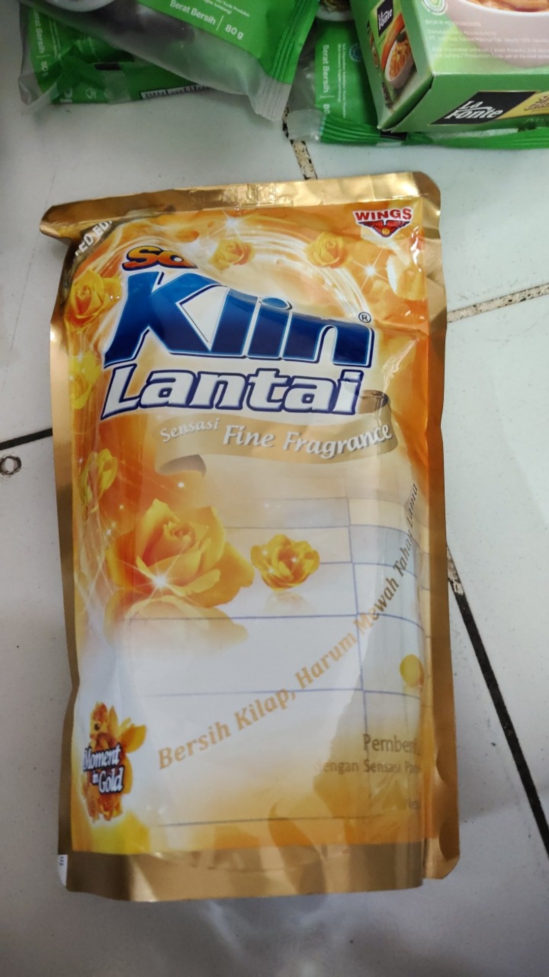 So Klin Lantai Sensasi Fine Fragrance Moment In Gold 800 Ml