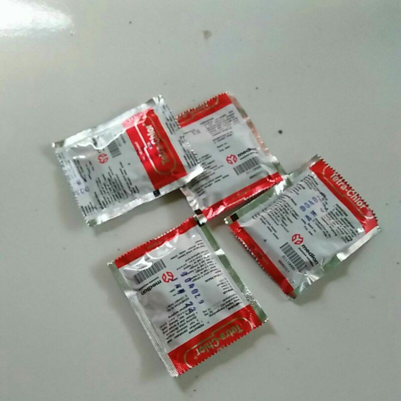 TETRA CHLOR sachet isi 10kapsul