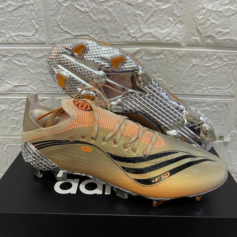 Sepatu Bola Adidas x Speedflow Messi Reternou Metallic