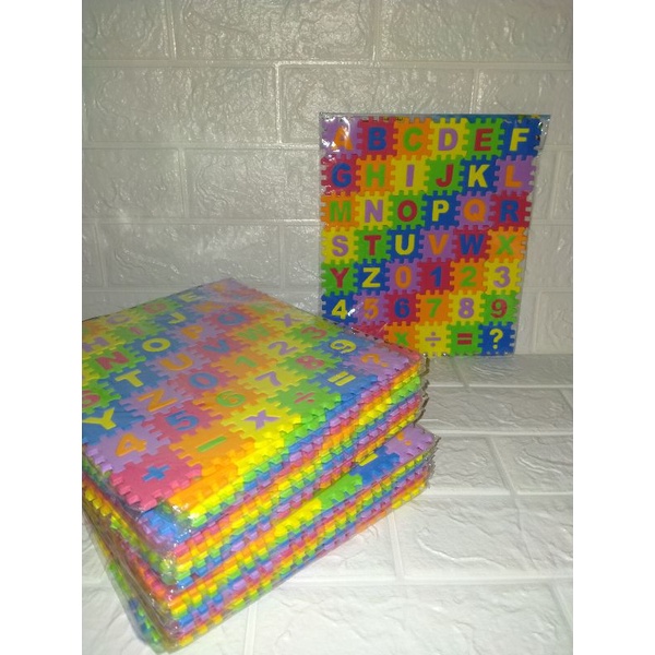 Puzzle spon huruf dan angka