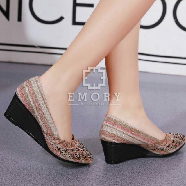 Emory sepatu