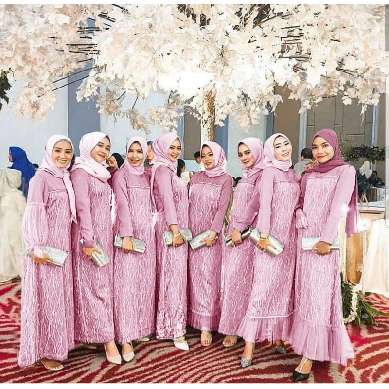 Maxi Nurjanah Ungu Bahan velvet kombinasi brukat tile,seleting blkg ld110cm pjg 140cm