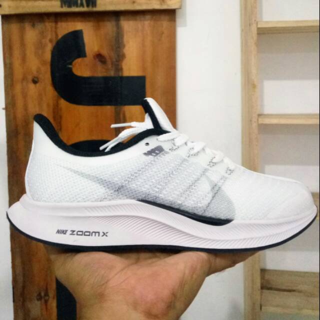 Nike Air Zoom Structure Knitted Light Sports Running Shoes Original. Import China. Made in Vietnam