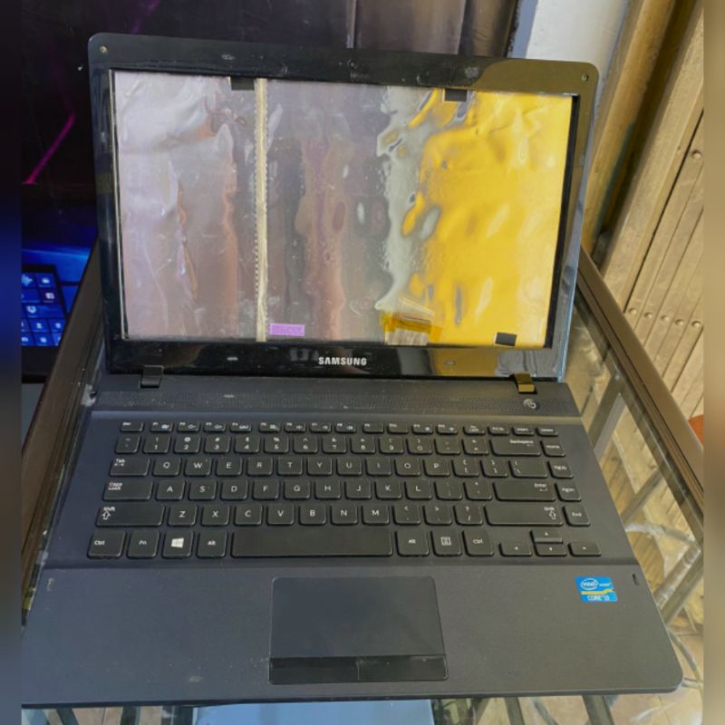 Kesing Casing Case Samsung NP270 Np270E  NP275 NP300E5V NP300E4V NP270EV