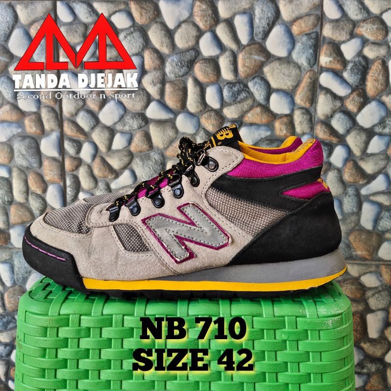 Sepatu NB 710 Hiker