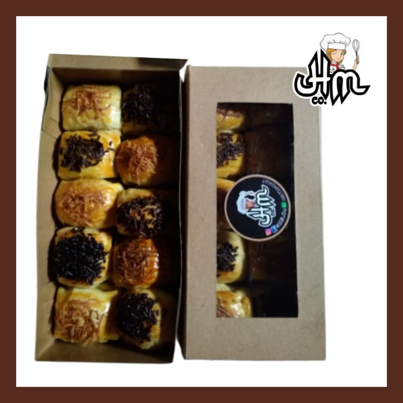 

Bollen Pisang. isi 10/box. Bollen pisang cokelat keju