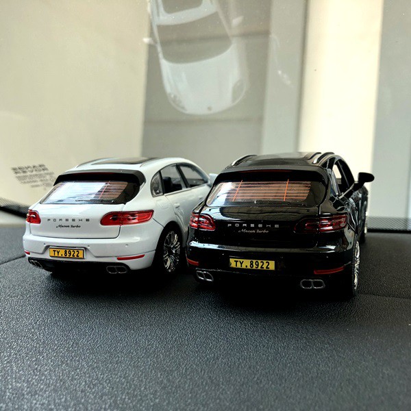 Pajangan PORSCHE MACAN TURBO Miniatur Parfum Parfume Pewangi Mobil