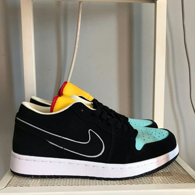 Air Jordan 1 Low Paris Neon