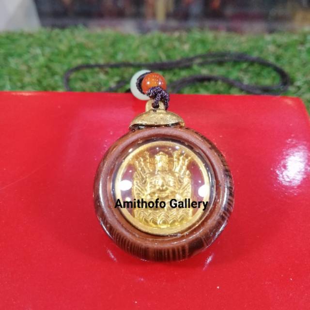 Liontin kwan im 1000 tangan