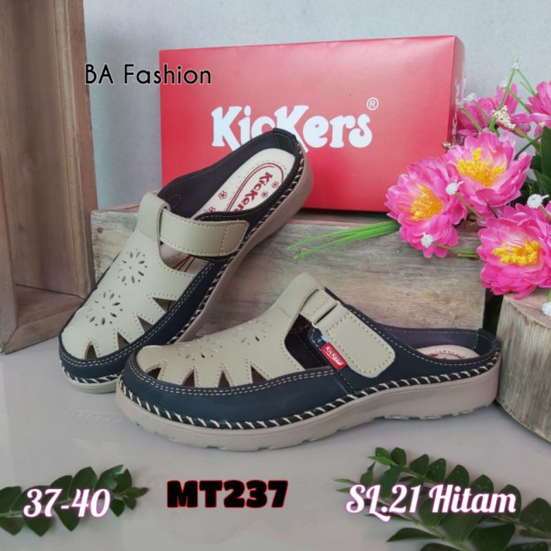 sepatu kickers wanita