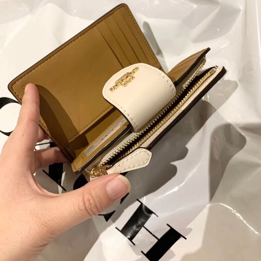 COACH New Style corner zip wallet in signature canvas Coach Tas Wanita Coach Dompet Wanita Coach Dompet Lipat signature canvas