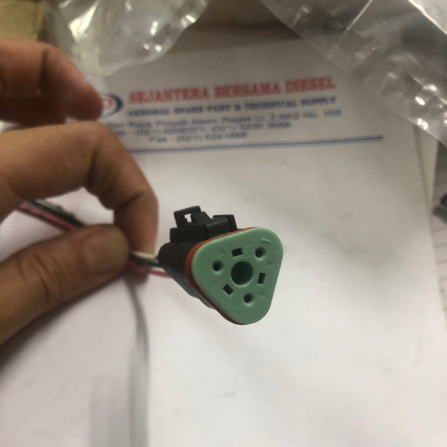 Konektor Jantan Segitiga Motor Governor Komatsu PC200-7