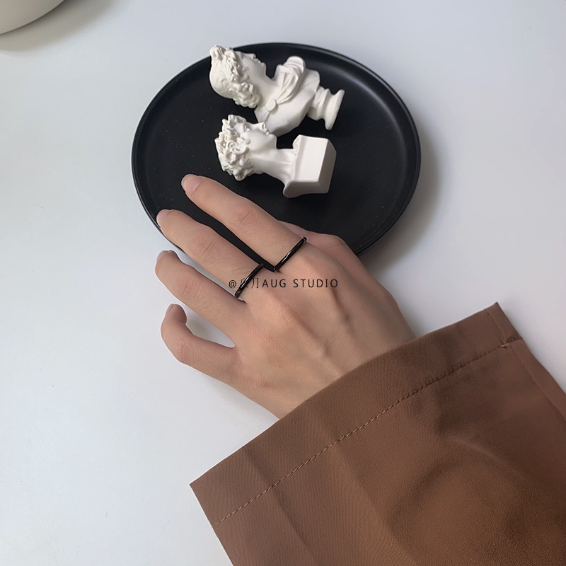 Set Cincin Warna Hitam Gaya Simple