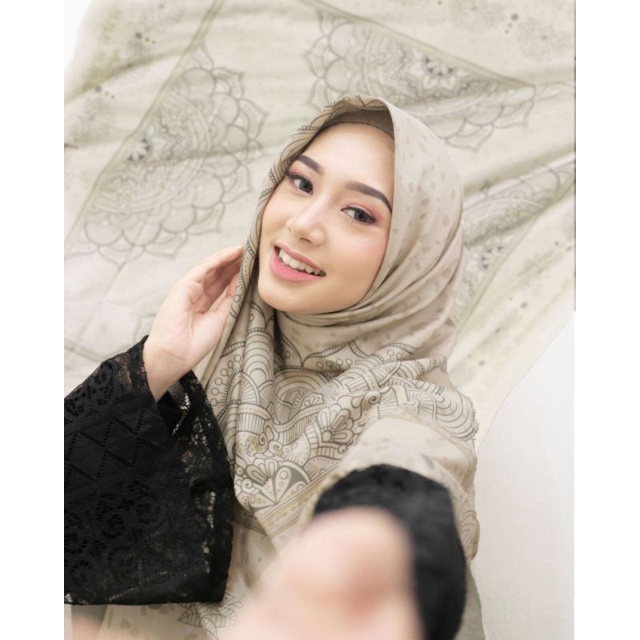 SCARVES KOLIBRI ORI WANOJA KERUDUNG SEGI EMPAT WANOJA MOTIF SCARVES WNJ GRATIS BROOCH LOGO WNJ