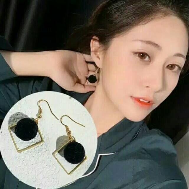 Anting korea pompom , anting bulat,  anting korea pink